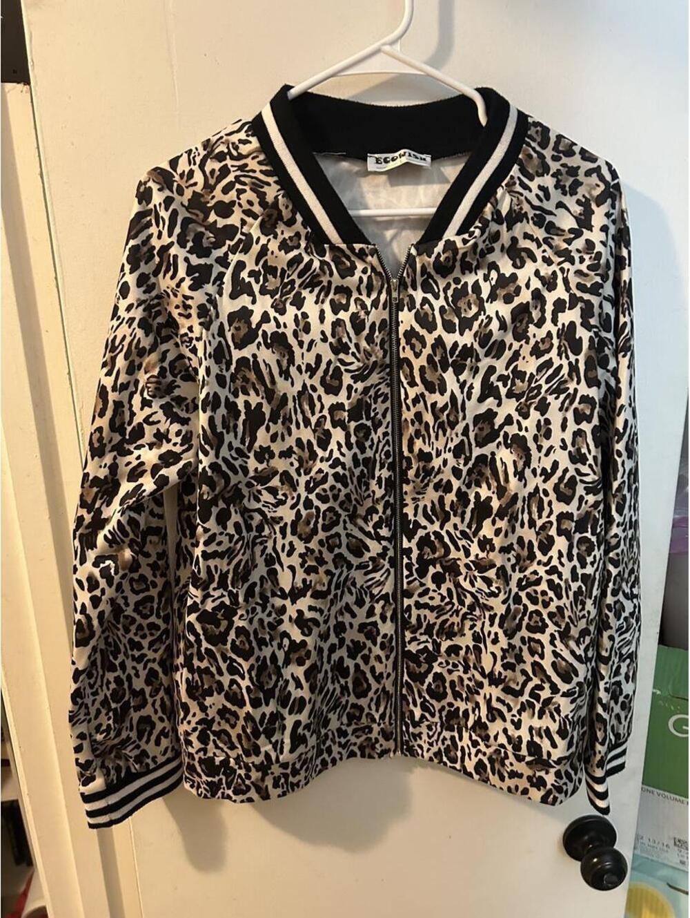 Ecowish leopard print zip up jacket in size L